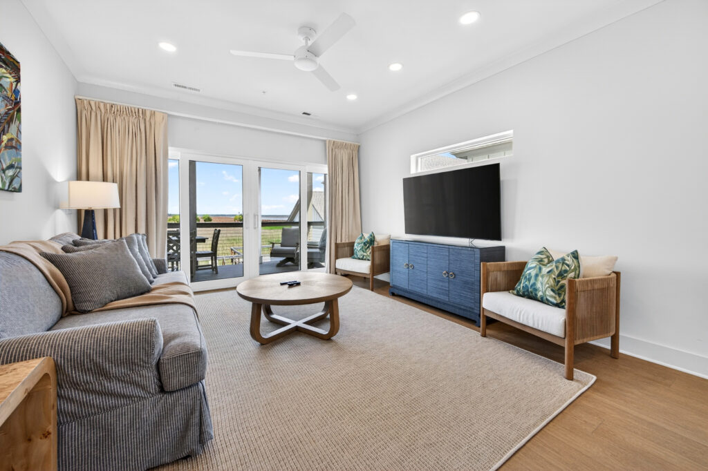 Winyah Bay Club living room with TV and blue console