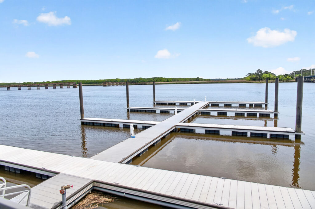 Winyah Bay Club floating boat docks on the water