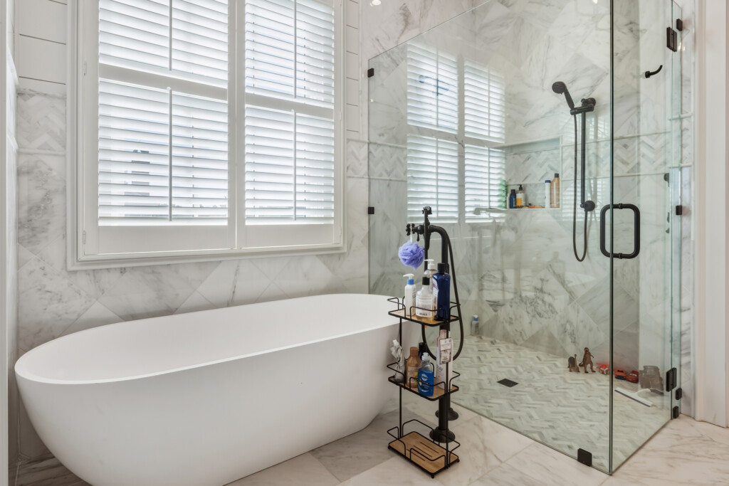 DeBordieu bathroom with soaking tub and marble-look tile shower, tile by J&S Flooring in Georgetown, SC