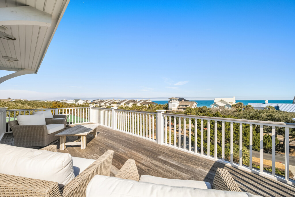 DeBordieu balcony with outdoor seating and ocean view