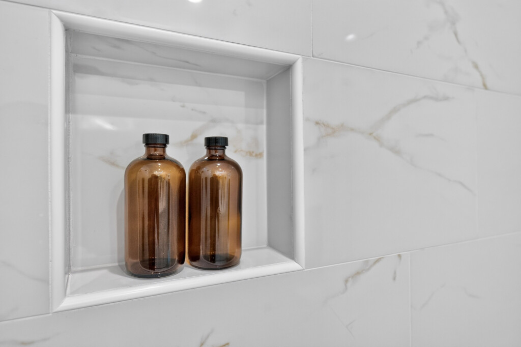 Shower niche in marble-look porcelain tile