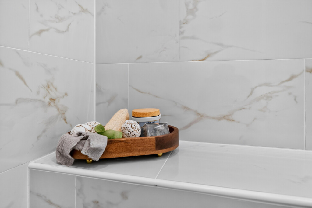 Shower bench with marble-look porcelain tile