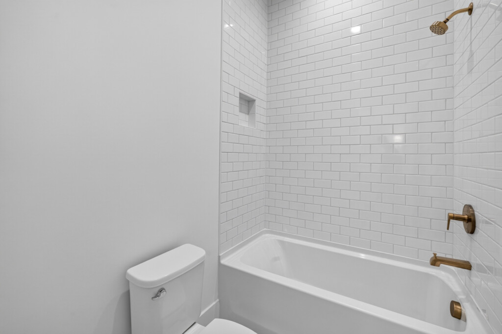 Bathroom with bathtub and white subway tile surround